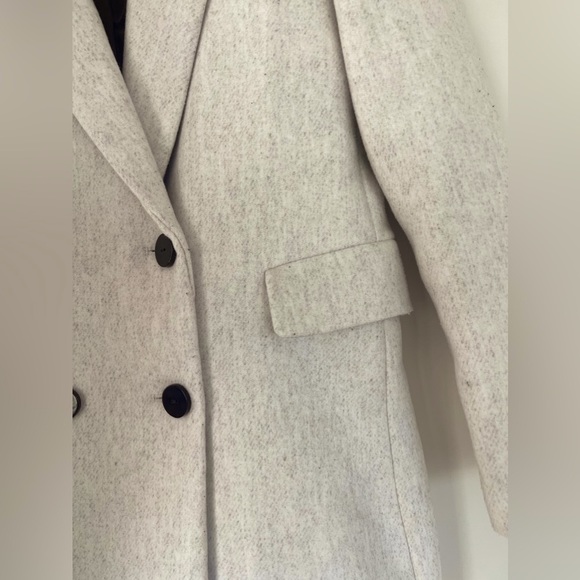 Double-breasted wool coat - Picture 8 of 10